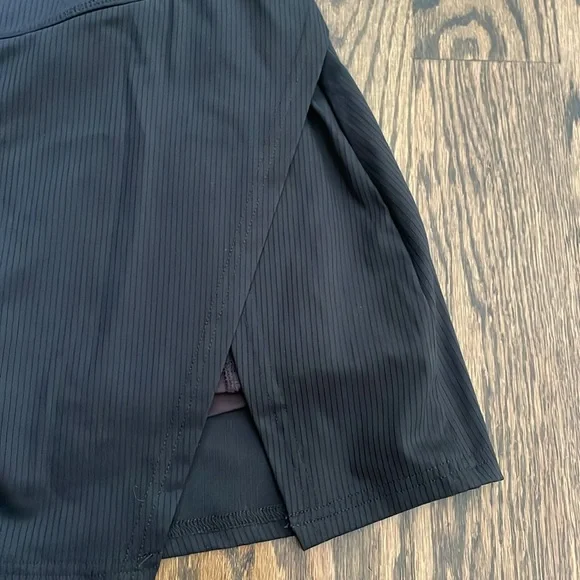 NWT Athletic skort in black - Picture 2 of 8